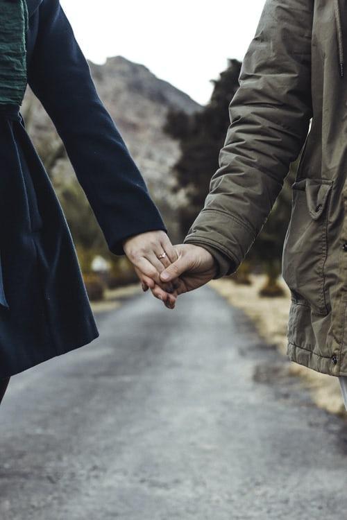 老婆心里有了别人的表现(女人出轨后13个征兆)