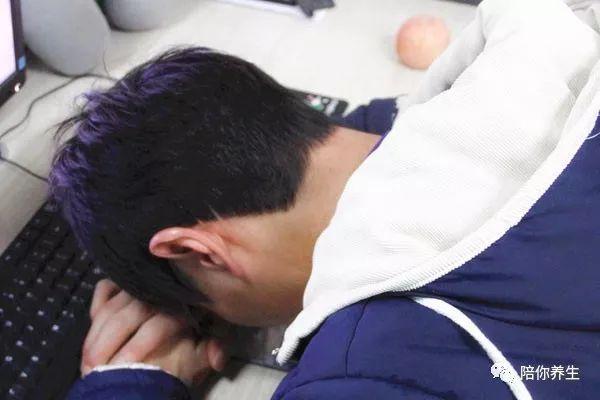 睡眠不好失眠怎么办 每天睡前活动十分钟(告别失眠 容颜变好)