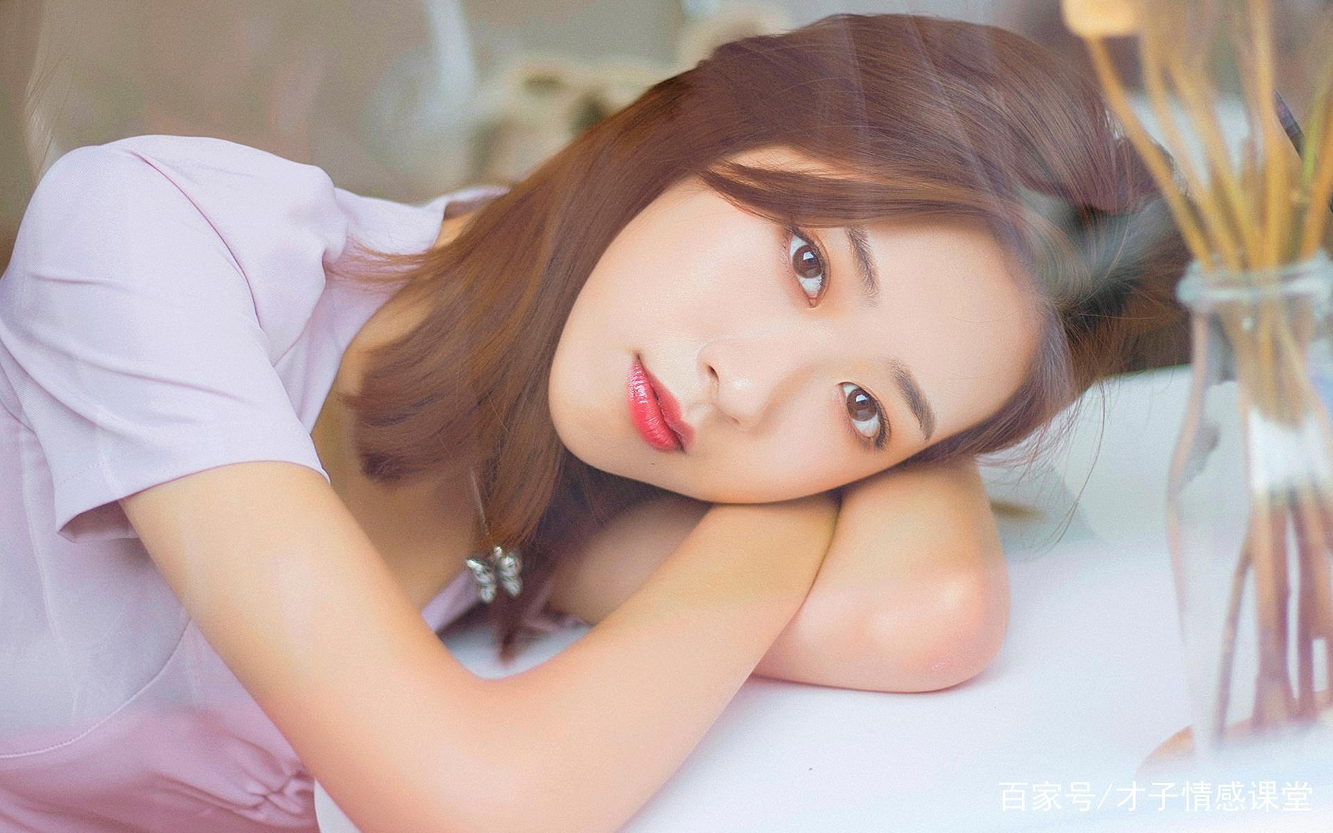 异地恋聊天没话题怎么办（四个技巧让你们的感情重燃爱火）