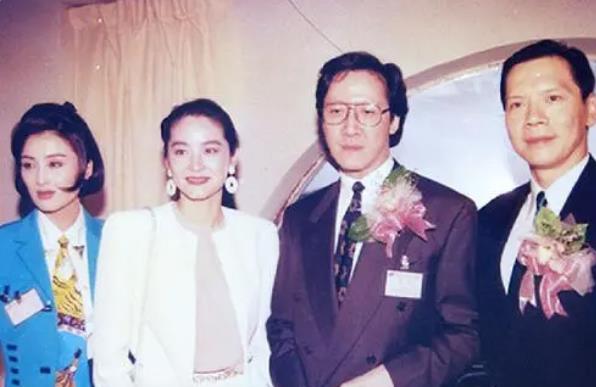 两个独立包装的女人（两个独立包装的女人讲的是什么意思）