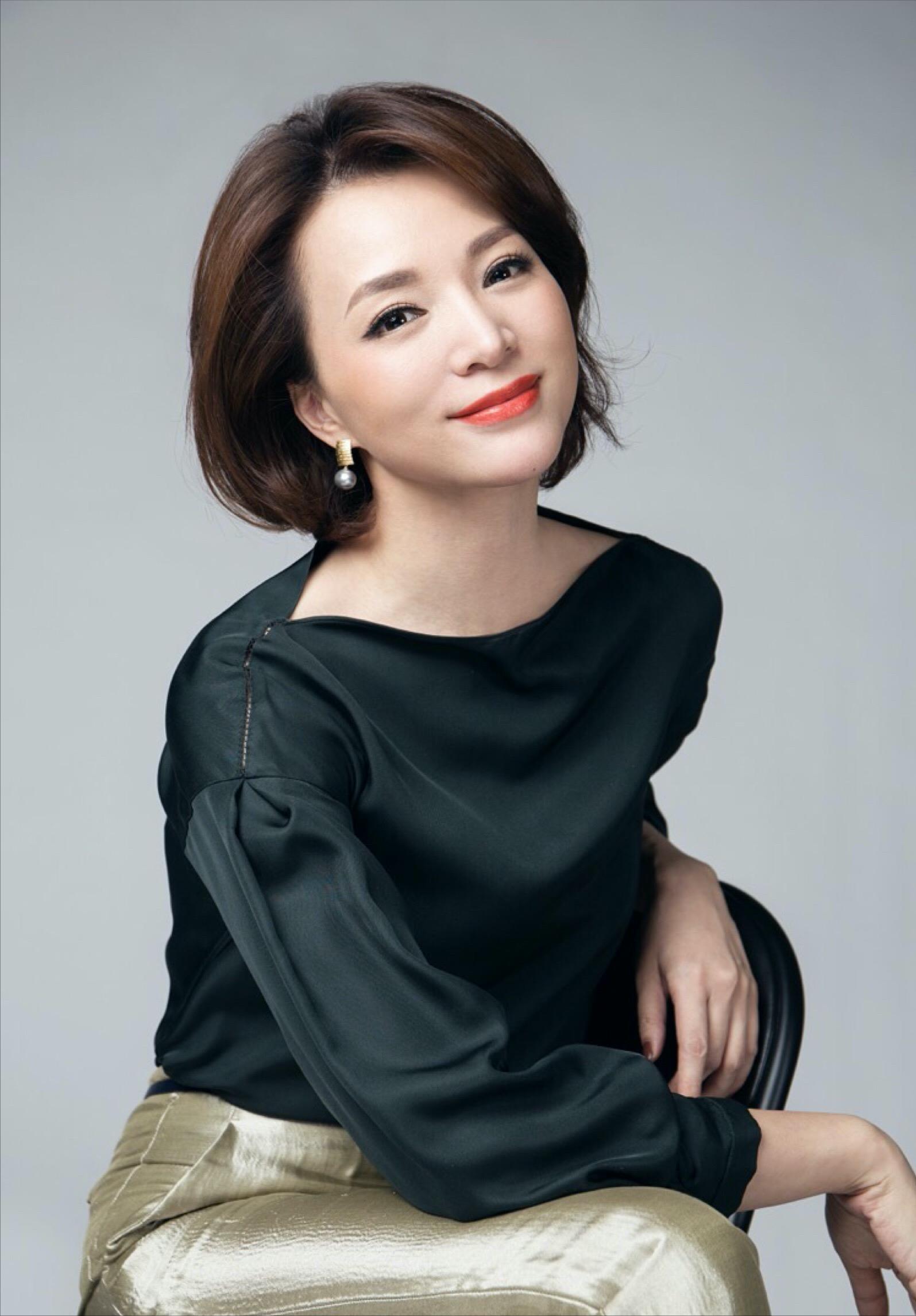 给各台春晚气质主持打分,倪萍成经典,马凡舒初登台惊艳