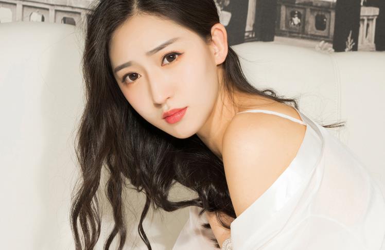女生想坑你钱往往会有4种表现(物质女的四大表现)