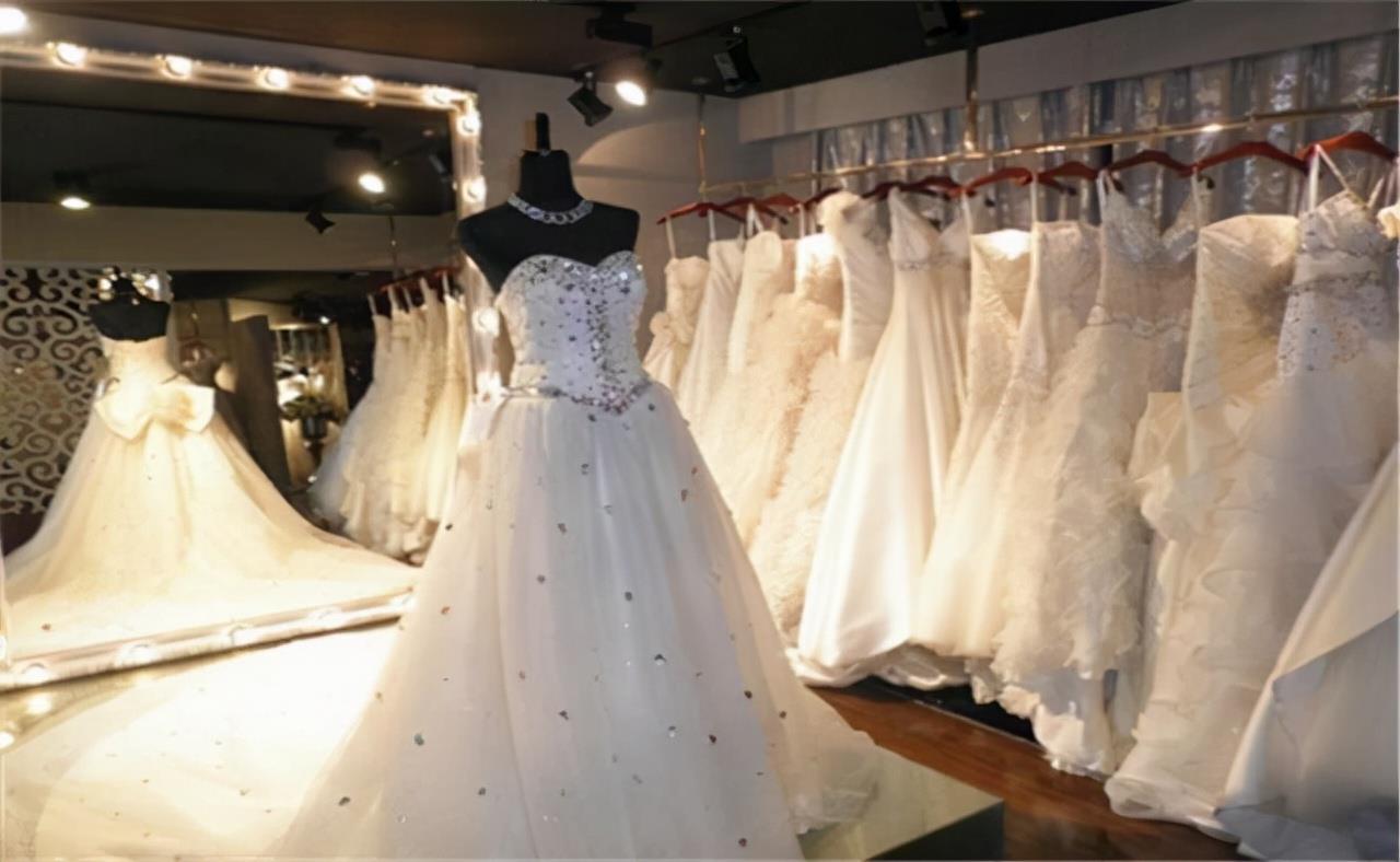 大反转！剪32套婚纱孕妇和店家成为了朋友