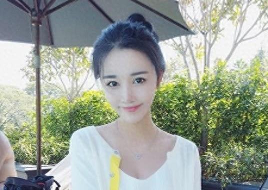 夸女孩子漂亮的话幽默(夸奖女生的句子)
