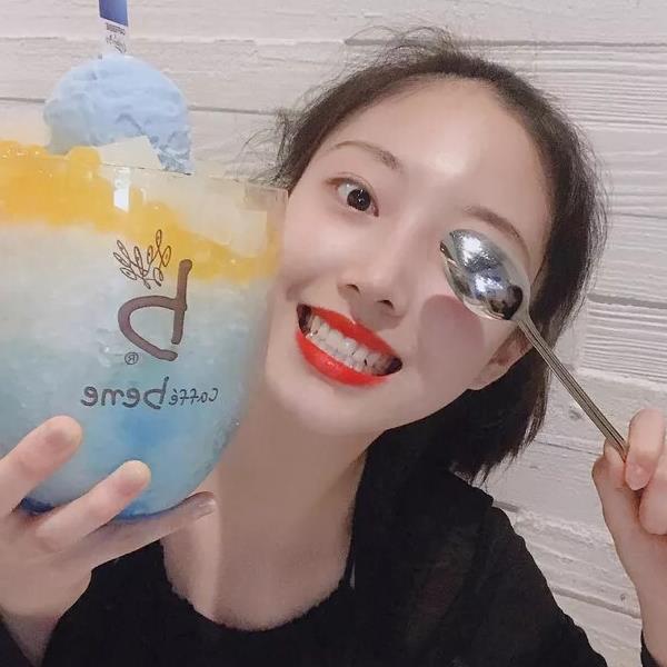 怎么知道女生喜不喜欢你(看完这几件事你就能读懂她的暗示)