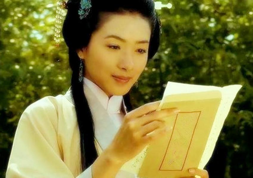 定情信物送女孩什么好（定情信物送女孩什么好学生）