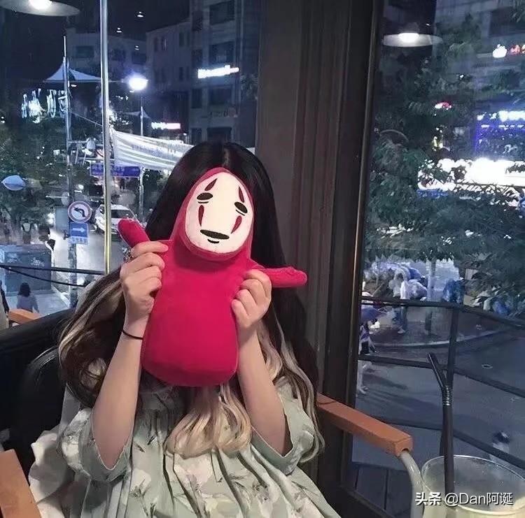 不相信爱情的句子(精选10句让前任看了会心疼的说说)