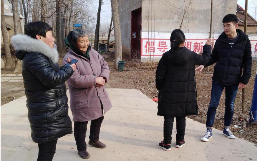 女孩相亲一天见了30多个男孩,称聊天像批奏折