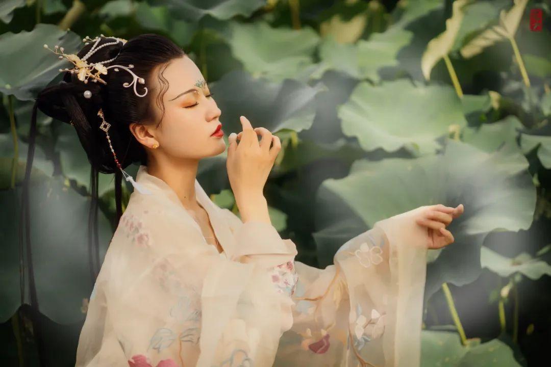 描写爱情的诗句有哪些(精选10首最美的爱情诗词)