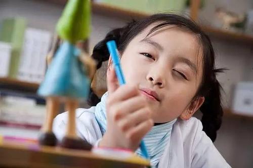 懒惰的孩子如何提高学习兴趣(四个方法教你激发孩子的学习热情)