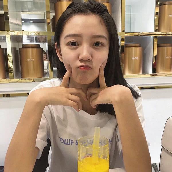 讨好女生就能追到她(看完这三点 你就知道她是否喜欢你)