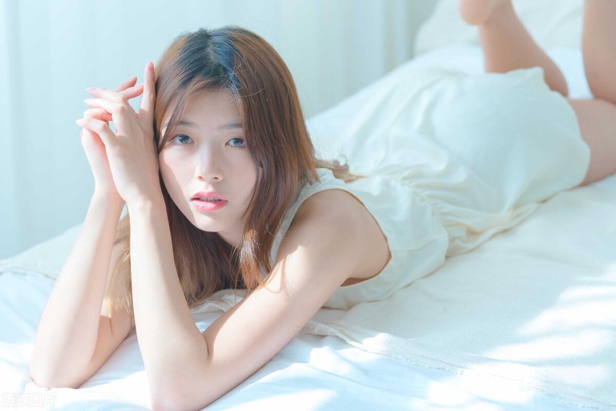 女生回消息慢怎么办(用对这3招让她主动找你聊)