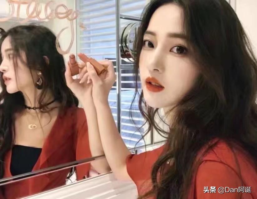 不相信爱情的句子(精选10句让前任看了会心疼的说说)