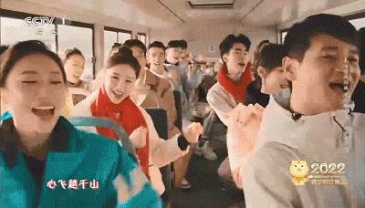 张若昀春晚高马尾错位图好好笑，还有一点点可爱！