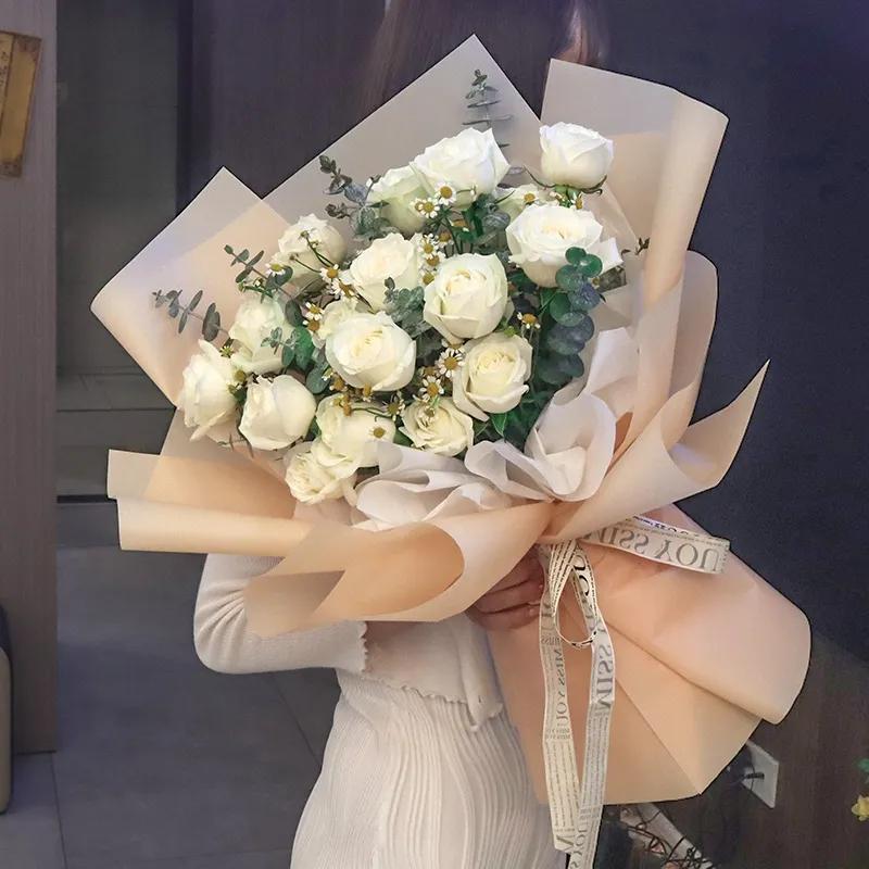 白玫瑰花语是什么(关于男人送白玫瑰代表的意思)