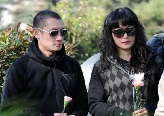 两个独立包装的女人（两个独立包装的女人讲的是什么意思）