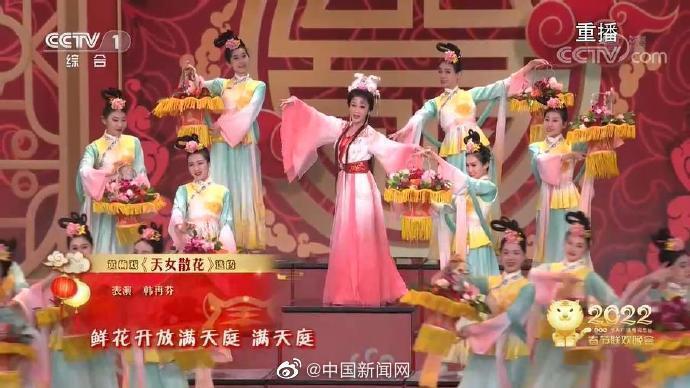 为友谊干杯表情包女主上春晚了，气质满满