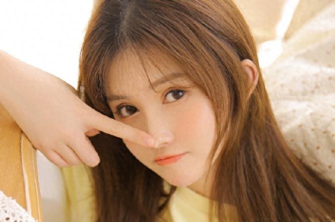 一个女孩子喜欢你会有什么表现(女生喜欢男生的表现)