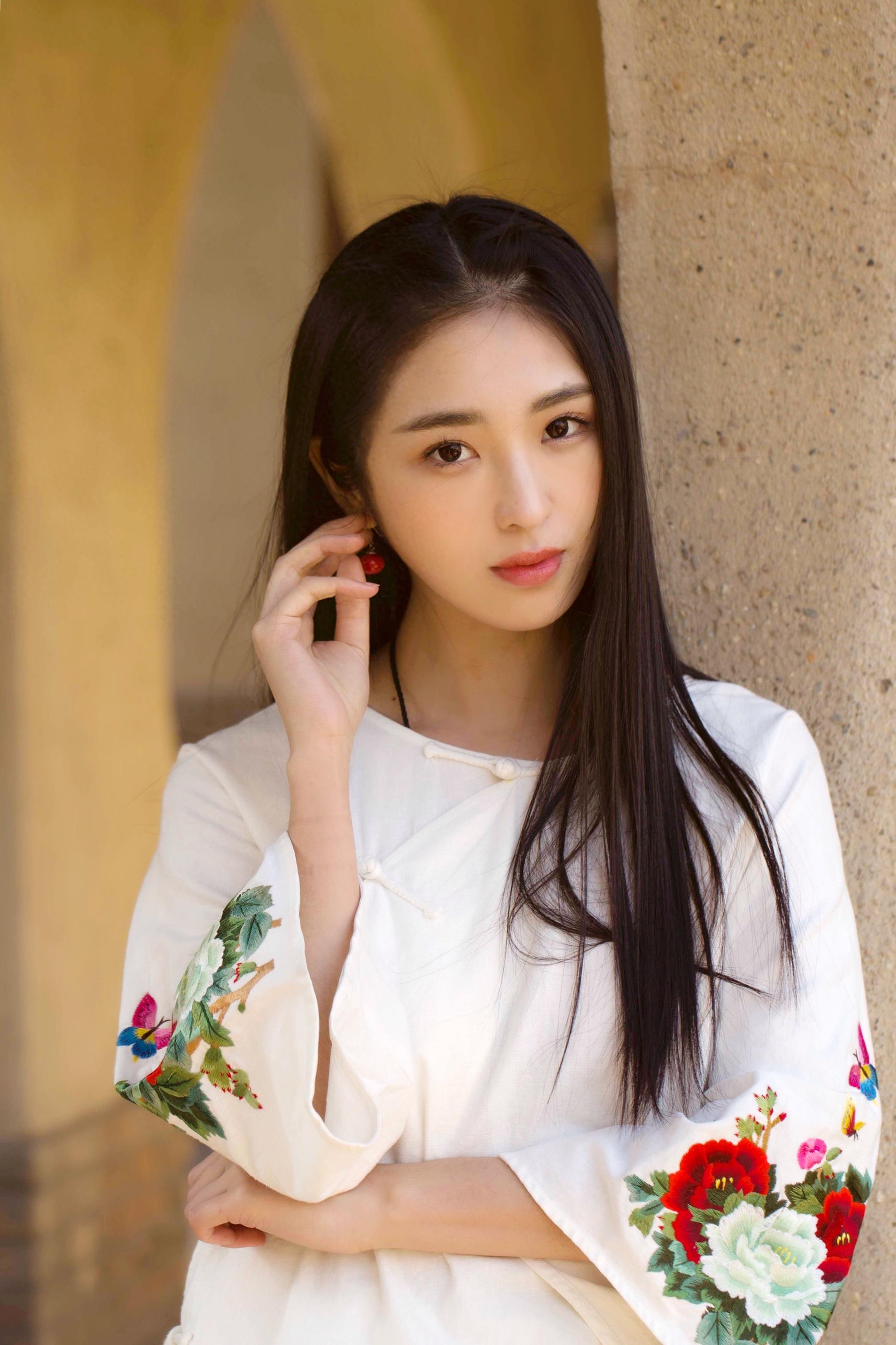怎么看一个女生是不是喜欢你(如何测试一个女孩对你有感觉)
