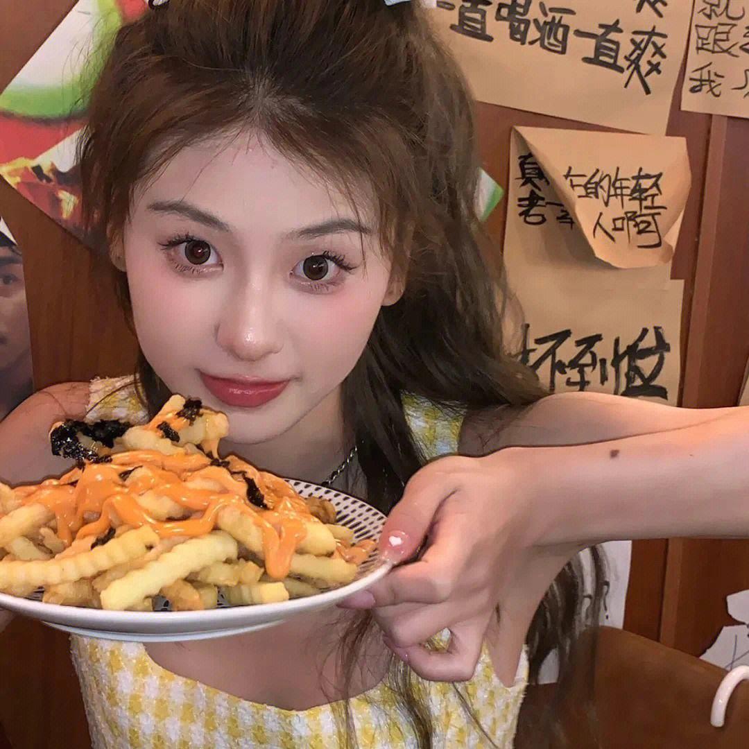 和女生聊天前10句怎么聊更有吸引力(聊天话题要怎么选)