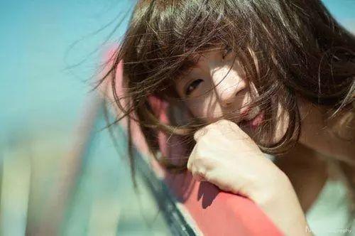 用沉默代替一切的句子(精选10条让人心痛无奈的情感说说)