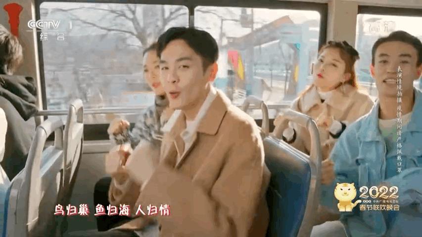 张若昀春晚高马尾错位图好好笑，还有一点点可爱！
