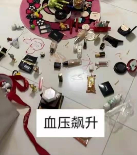 女子化妆品遭亲戚家熊孩子损毁，损失金额在1万元左右