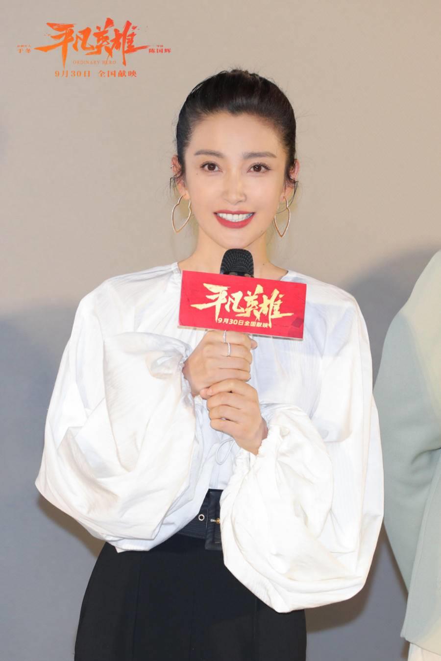 电影《平凡英雄》首映打动真实原型（众演员演绎惊心动魄八小时）