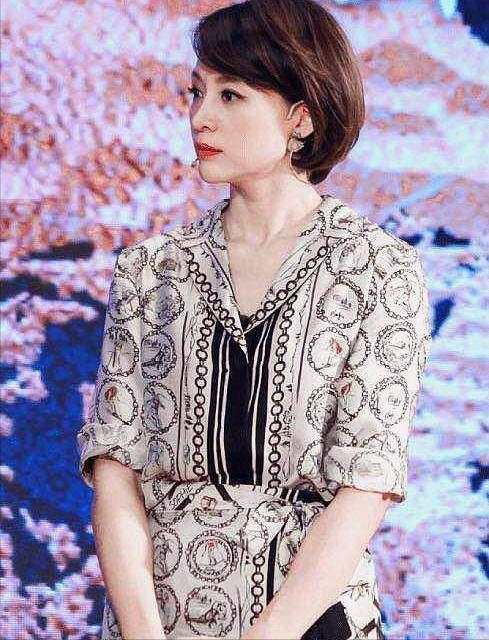 给各台春晚气质主持打分,倪萍成经典,马凡舒初登台惊艳