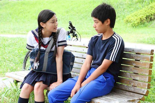 女儿13岁早恋该怎么处理（十三岁女孩早恋怎么办）