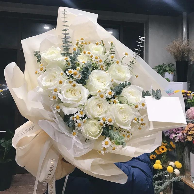 白玫瑰花语是什么(关于男人送白玫瑰代表的意思)