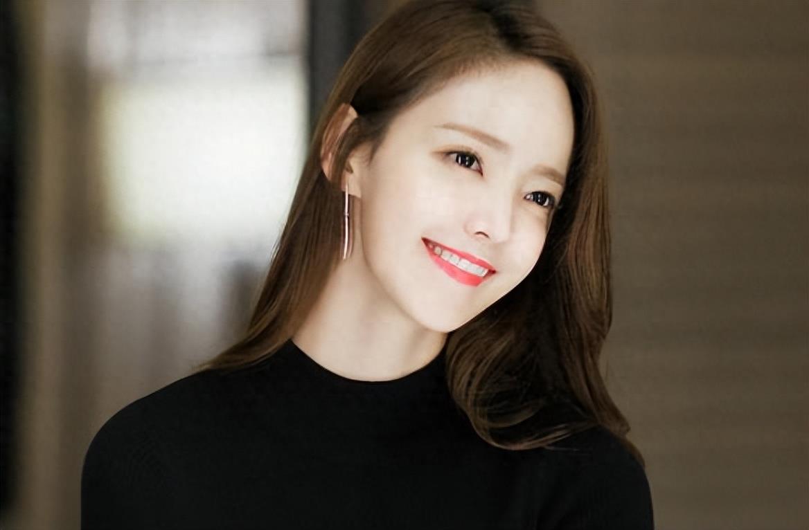 该怎么追女孩子(学会这三个技巧让她对你投怀送抱)