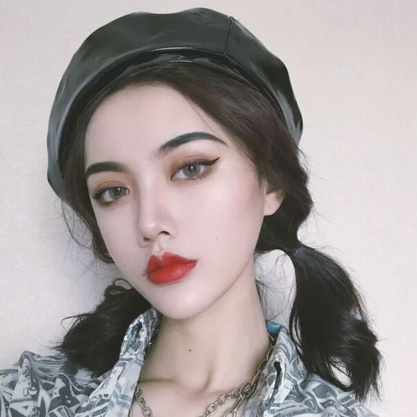 追女生经常做这三个举动(容易让她爱上你)