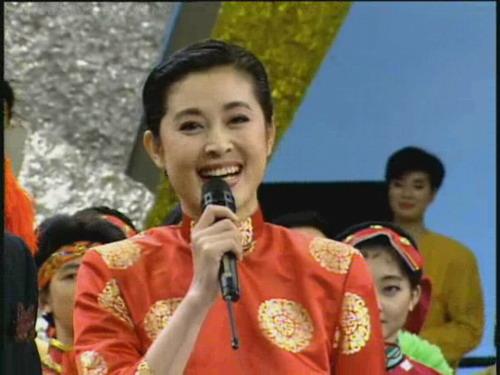 给各台春晚气质主持打分,倪萍成经典,马凡舒初登台惊艳
