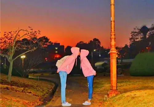 第一次不会接吻怎么办?教你四招,少女初吻必读