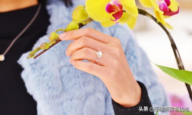手指戴戒指的含义是什么(不同手指戴戒指戴法的含义 你戴对了吗)