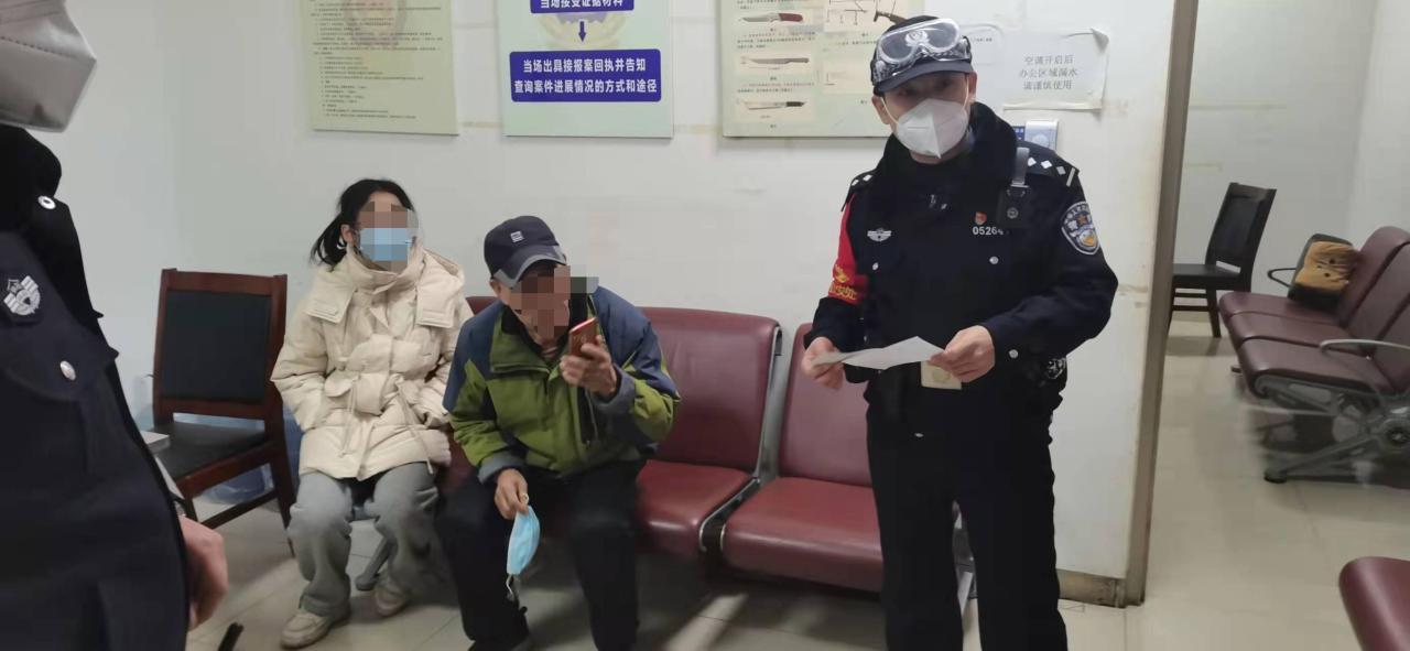 15岁女孩欲坐火车偷见网友被铁警劝回，叛逆期少女渴望爱