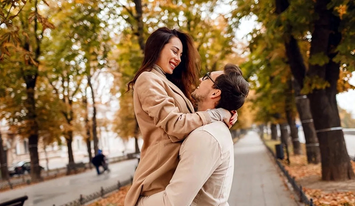 男人对心动的女人才有的表现（对一个女人动情的感觉）