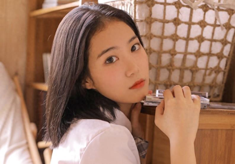 一个女孩子喜欢你会有什么表现(女人喜欢自己的表现)